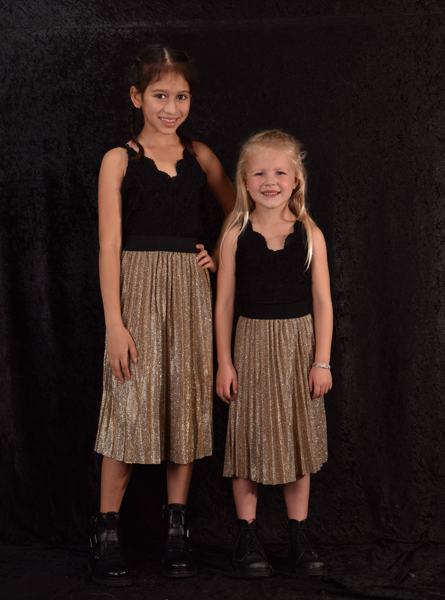 GOLDEN PLEATED SKIRT